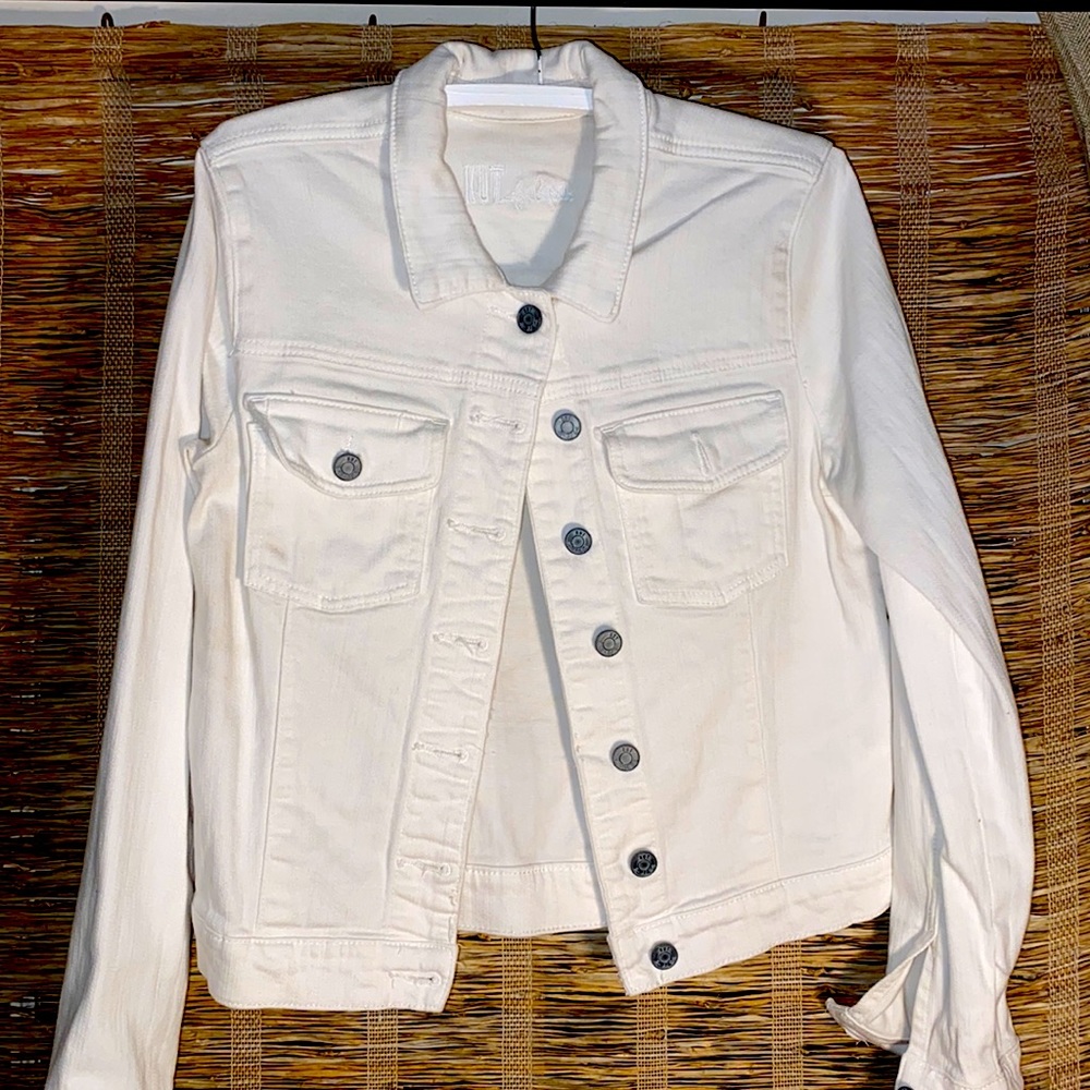 Cute white denim jacket stretchy jean material makes it comfy….